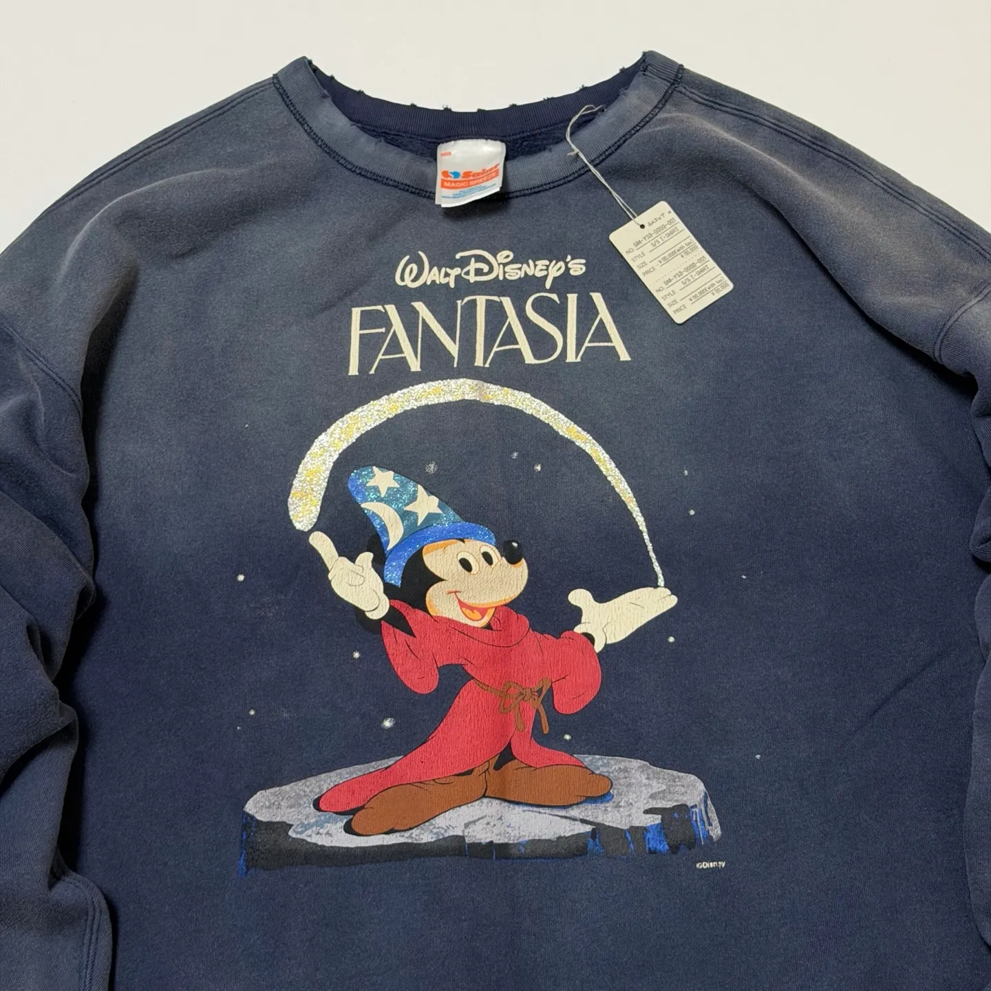 SAINT M×××××× Disney FANTASIA DNF_CREW N SWEAT/FANTSIA Mickey distressed sweatshirt, washed blue S-XL Assute dyed ready-made clothing, oxidation and fading, multiple washes to make the old wormhole damage treatment, simulated sun fading treatment, natural fading, customized Disney cooperation wash mark, correct main mark